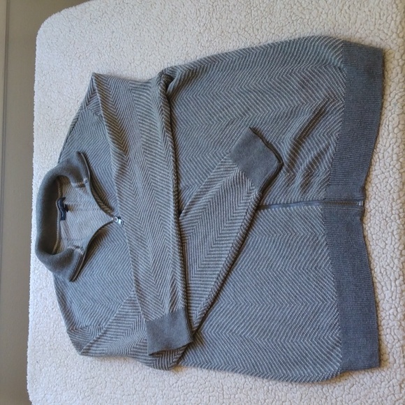 Like New Banana Republic Gray/White XL Cotton & Rayon Blend Full Zip Sweater - Picture 3 of 14